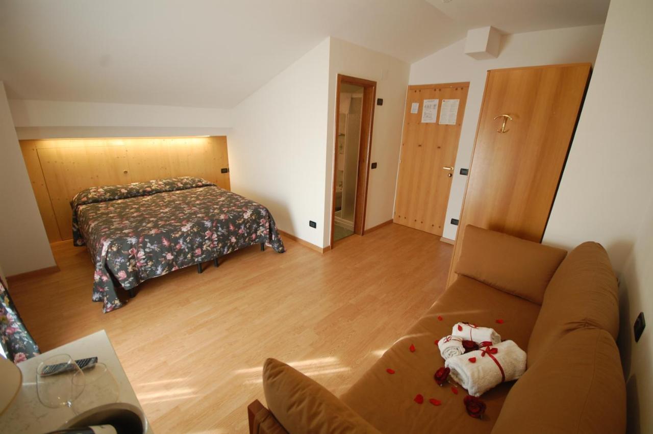 Chalet Fiocco Di Neve Pinzolo Room photo
