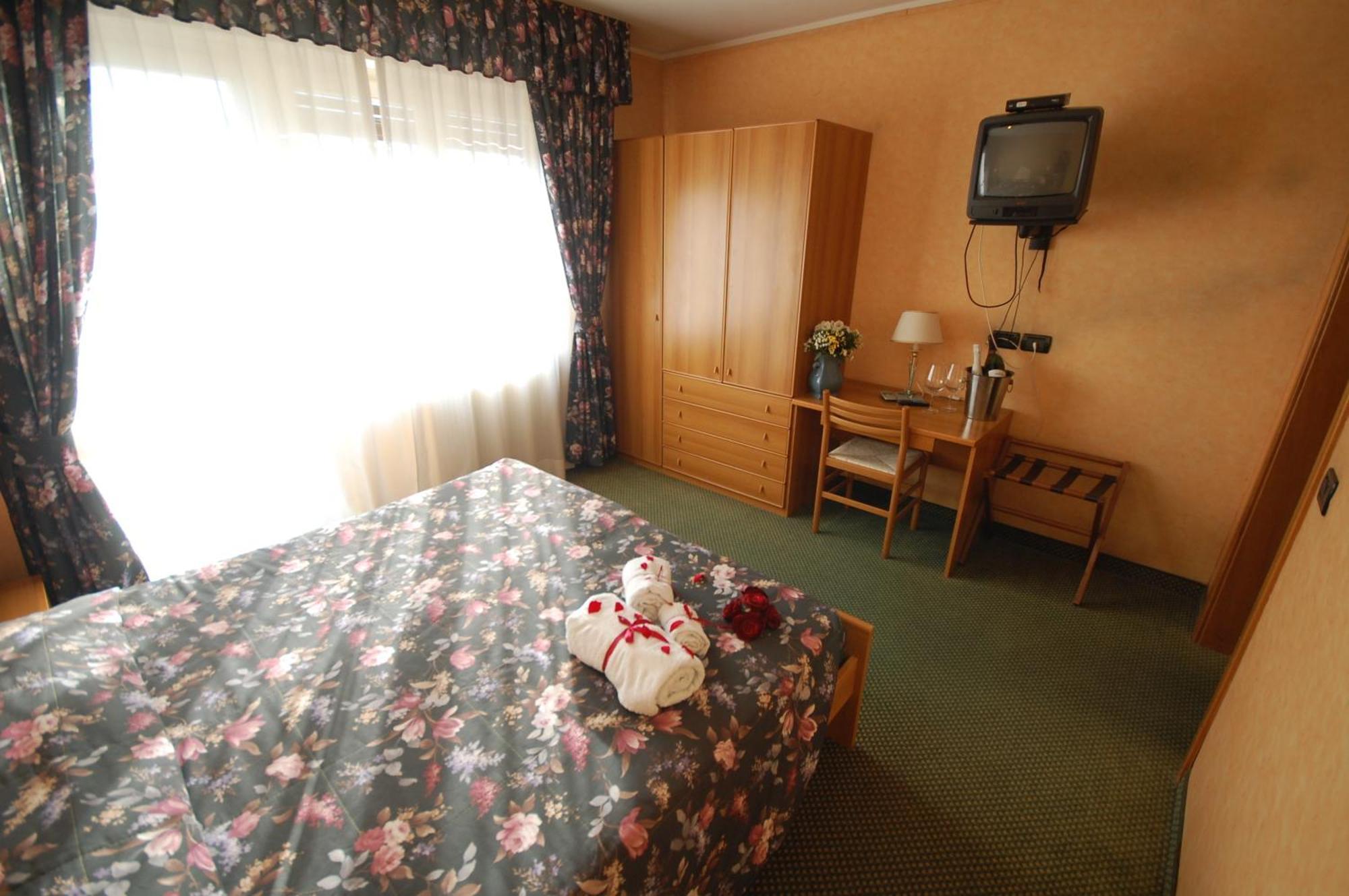Chalet Fiocco Di Neve Pinzolo Room photo